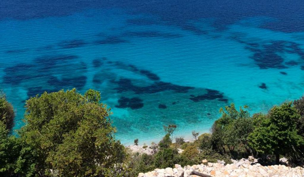 Shpella e Pellumbave plaža beach