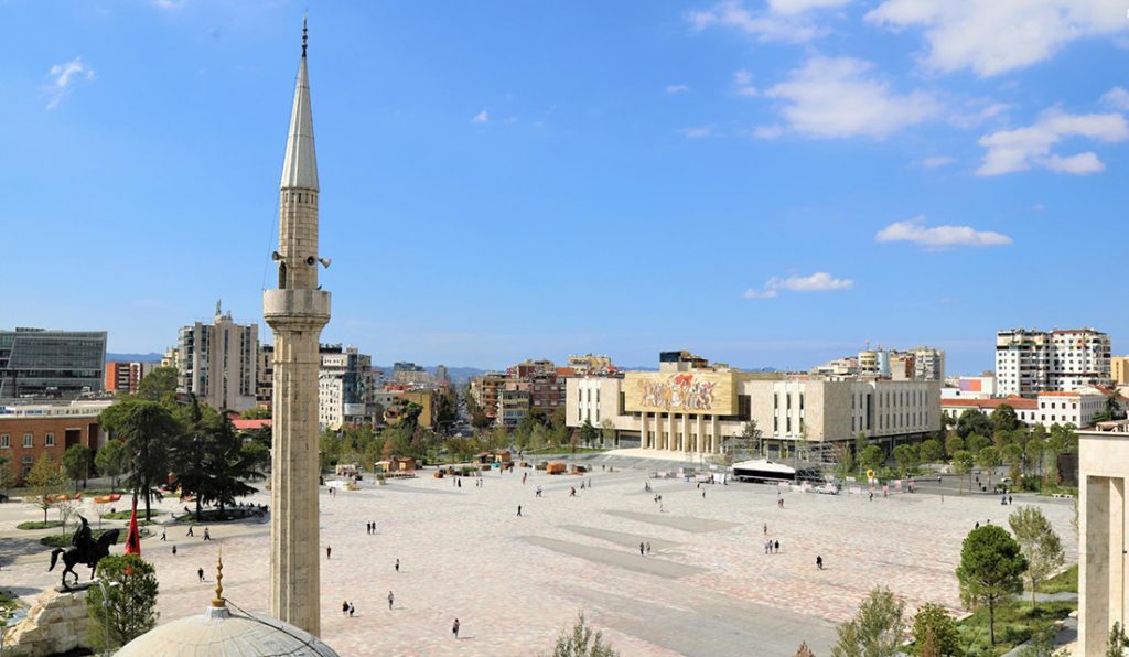 Tirana, Skenderbegov trg